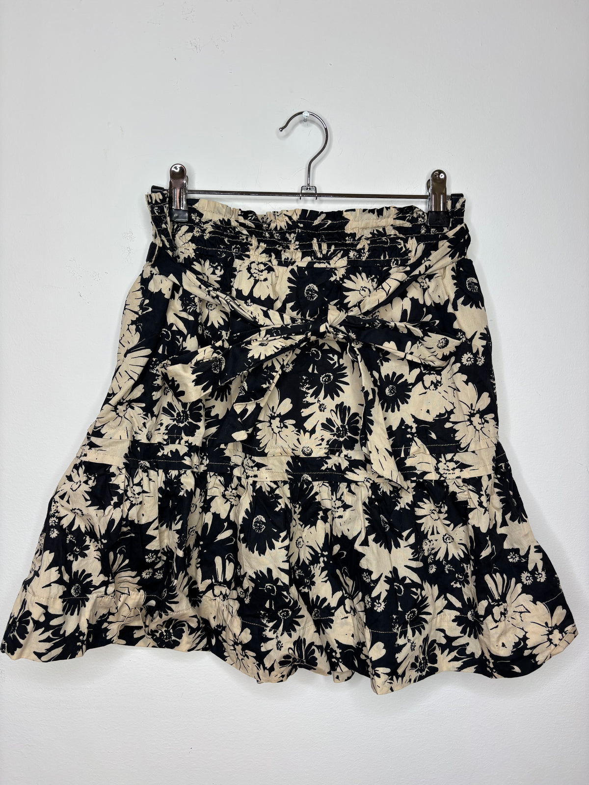 Gonna Black Flowers