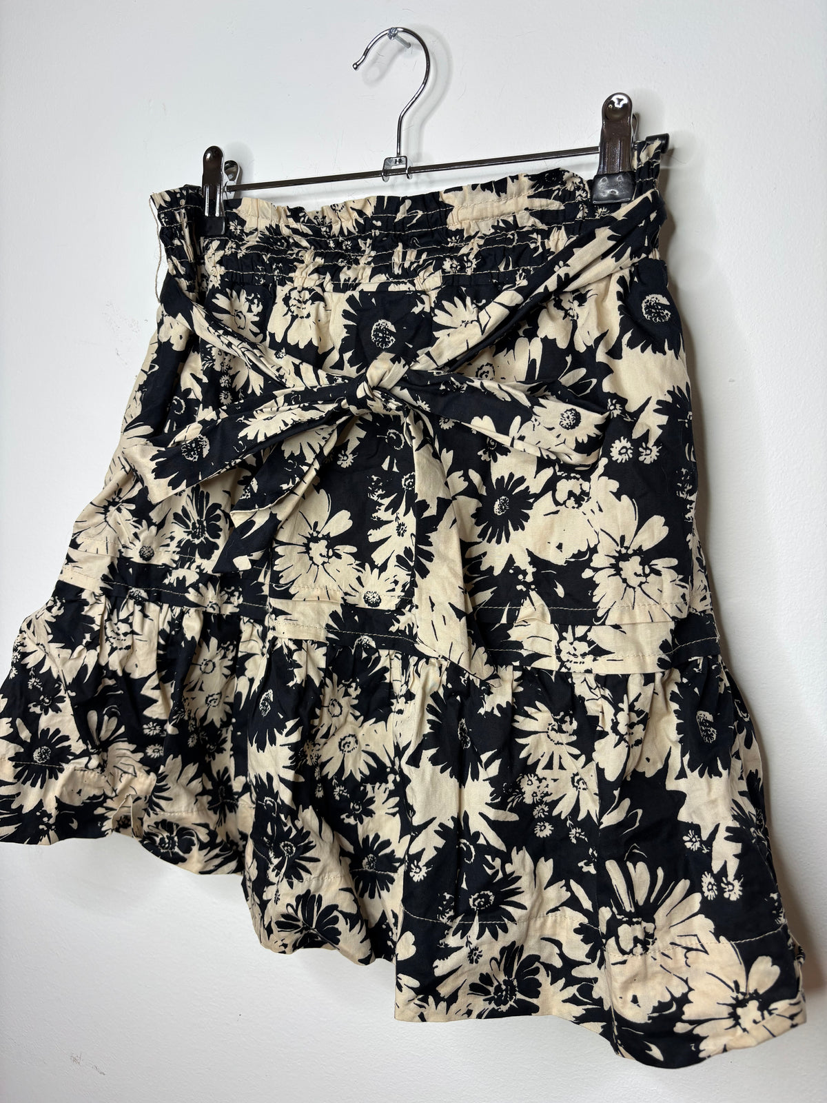 Gonna Black Flowers