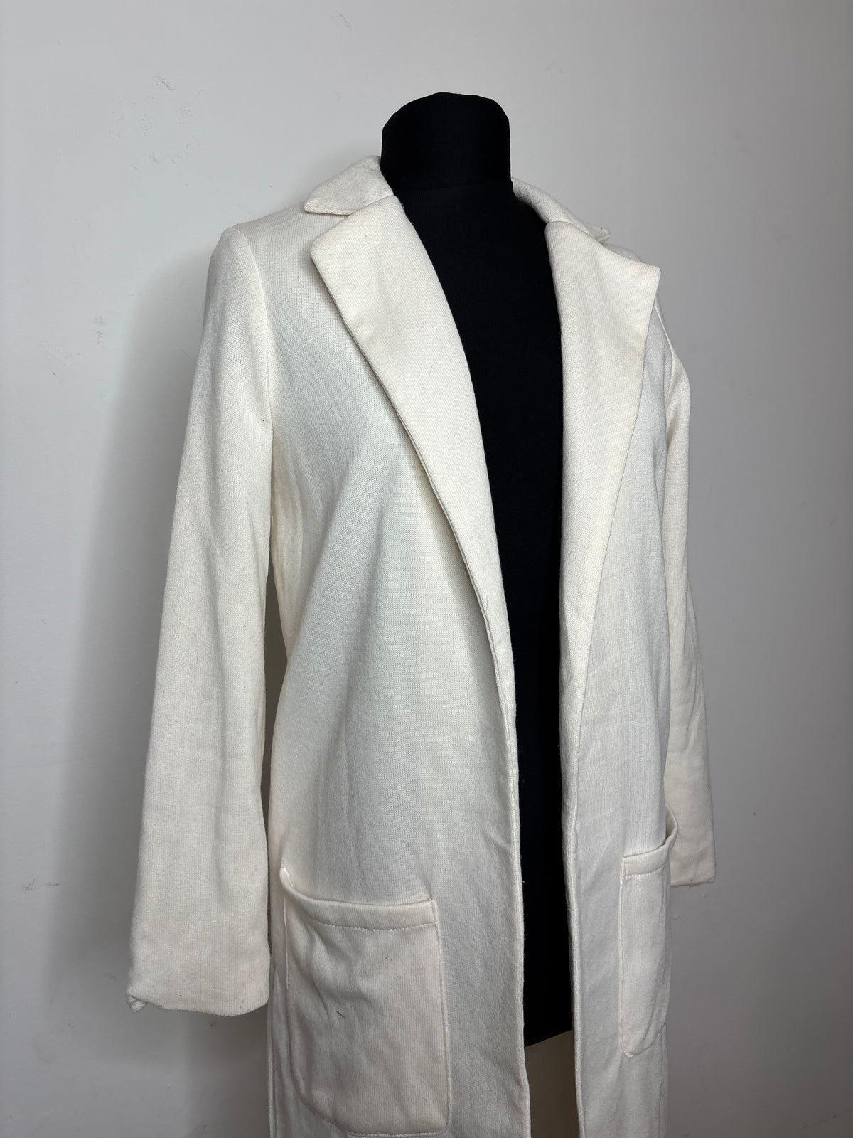 Mantello White
