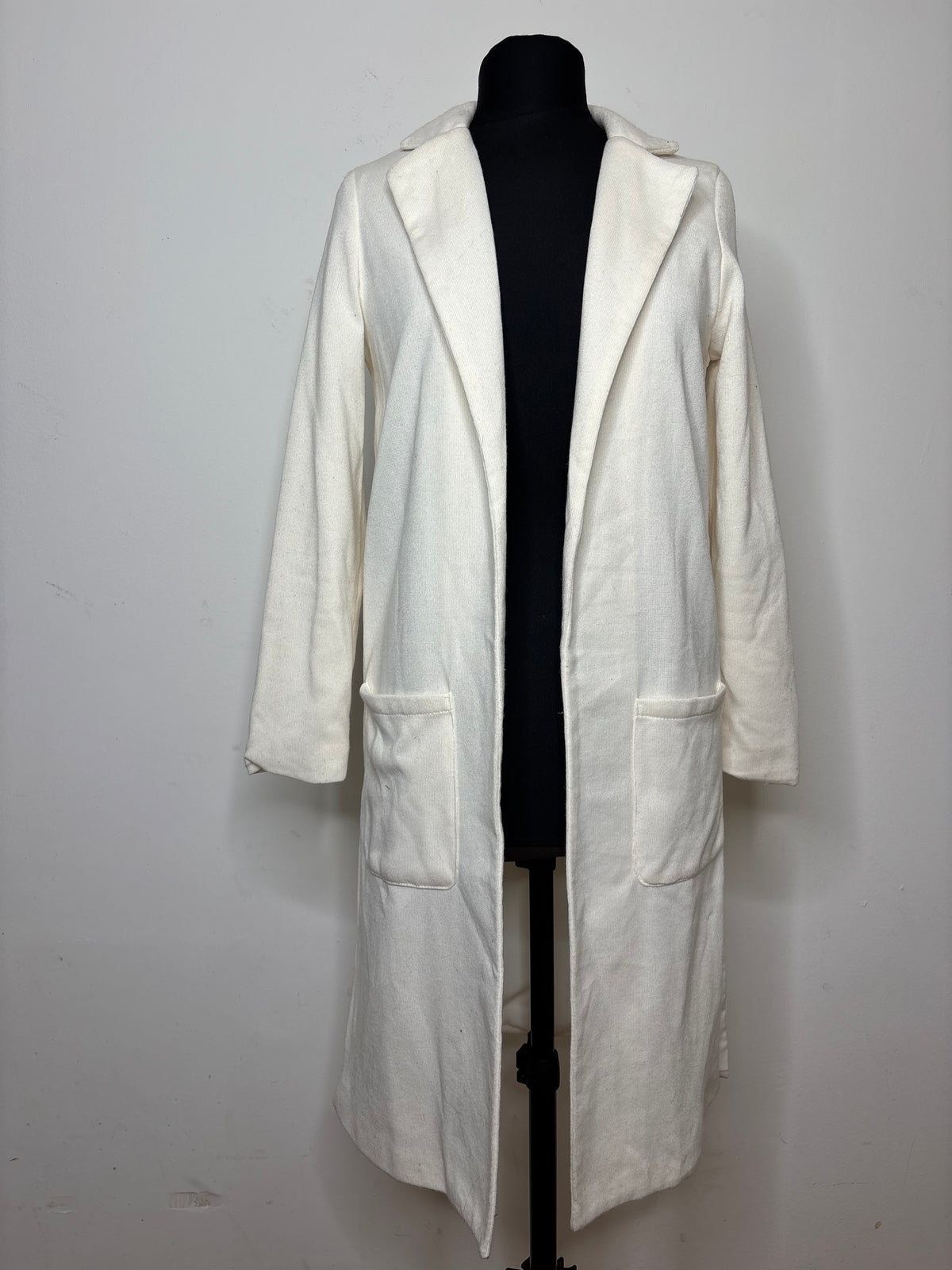 Mantello White